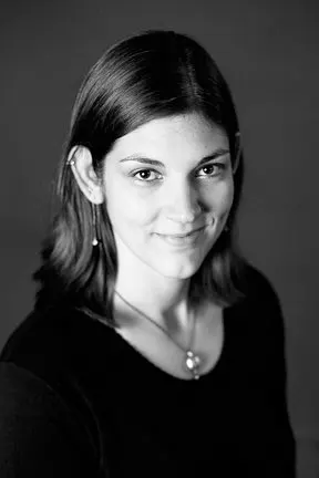 Headshot of Alexis Korbe - Vocal coach, Flute, Piano, and Singing Instructor